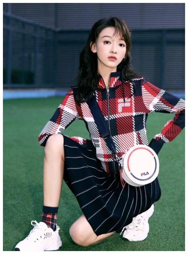 今天,编辑要给大家介绍的吴谨言的体重只有88斤. 非常纤细.