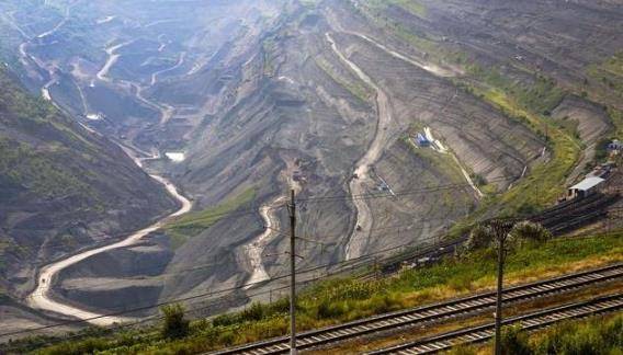中国第一大露天煤矿，开采100多年资源耗尽，如今成为热门景点