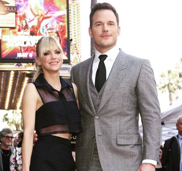 在ricky决定说出真相时,并未得到迪士尼公司应有的重视,反而是隔靴