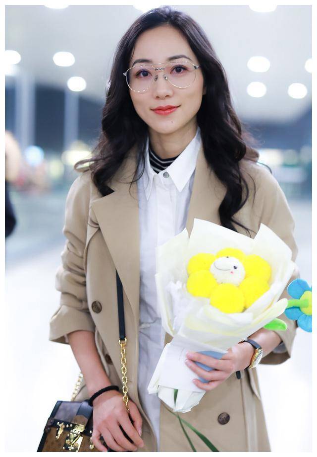 原创37岁韩雪不输小鲜肉走机场越来越会凹造型说好的演技派呢