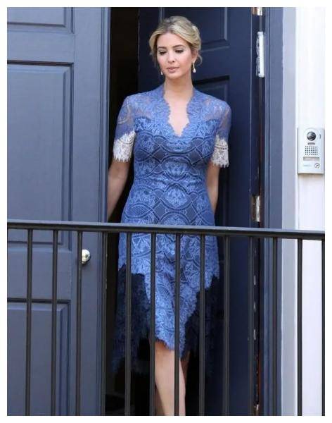 伊万卡"蚂蚁腰"绝了,纯白套装显身材凹凸,女人看了难免都羡慕_白色_穿