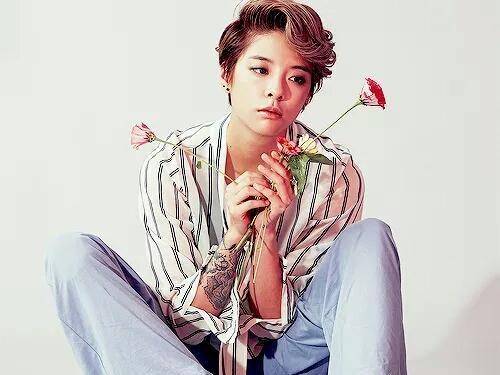 当中性风爱豆留起长发,林凡像港风美女,李宇春清纯感十足_短发_造型