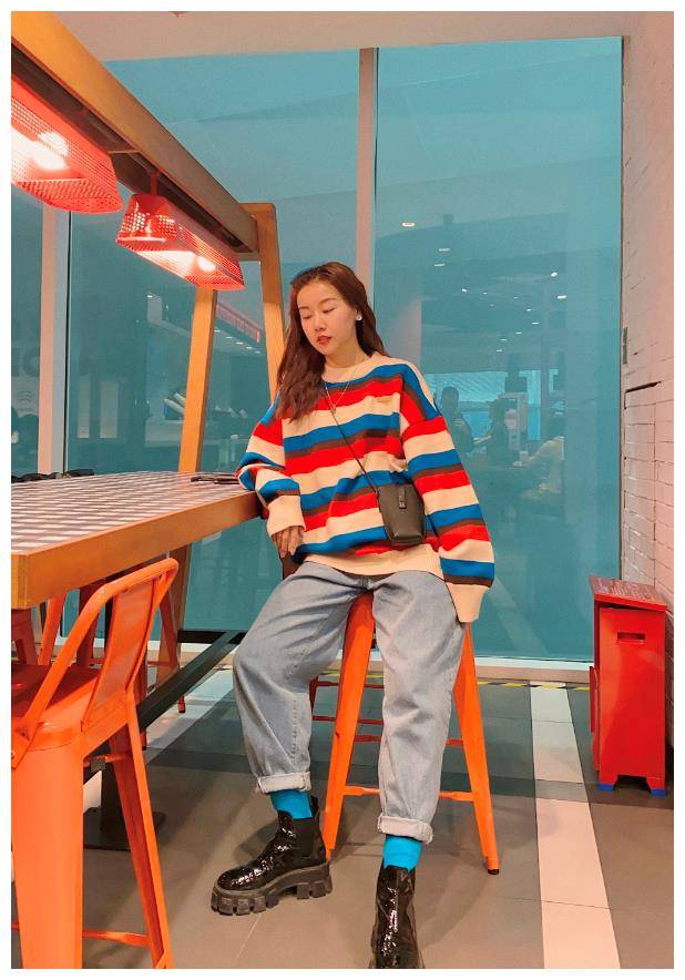 今天小美给大家看网红徐老师的穿搭.