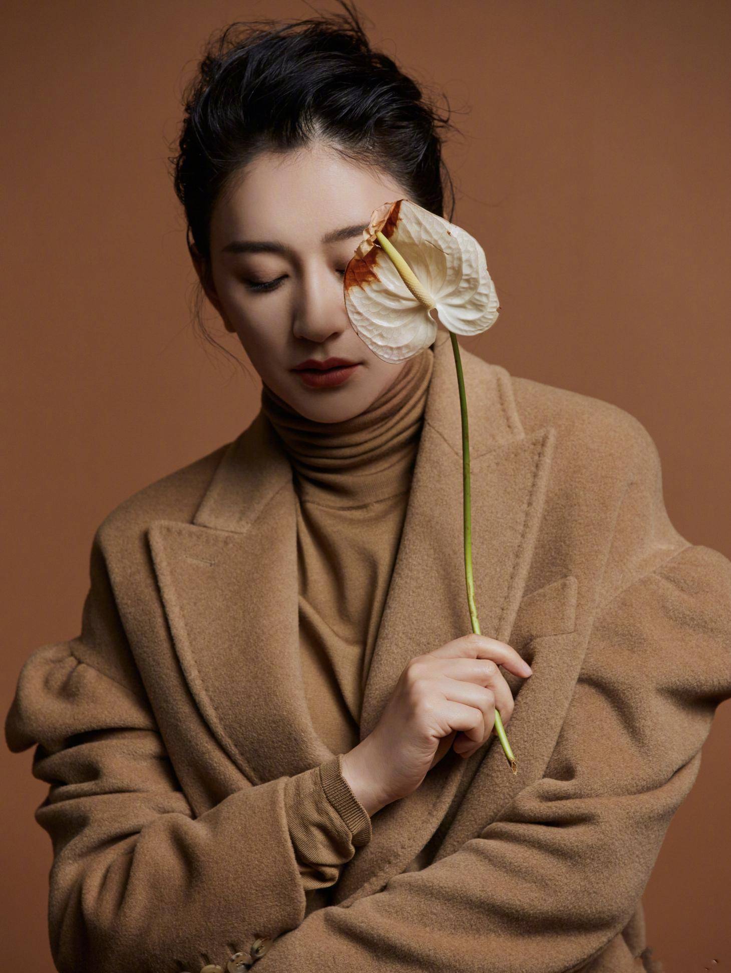 原创网红鼻祖芙蓉姐姐又现身风韵不减身姿依旧妖娆只是改走贵妇风