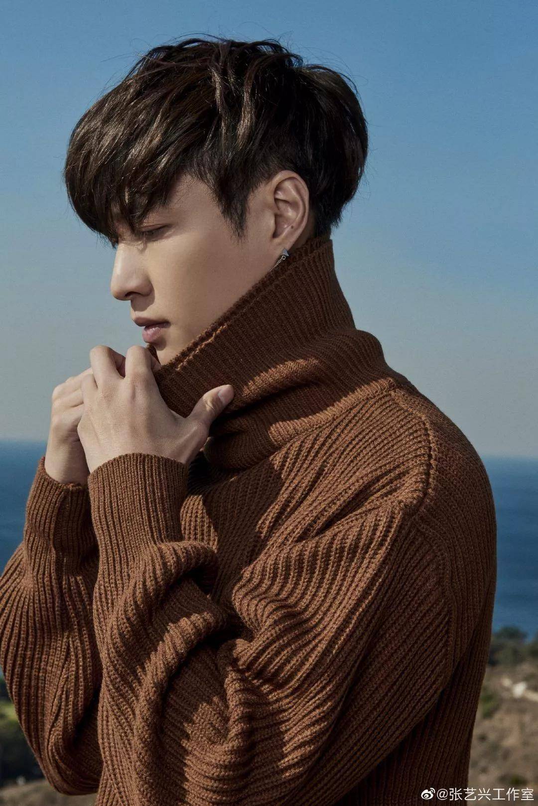 上榜2022亚太区最帅100张面孔舞台上的张艺兴哪里是小绵羊