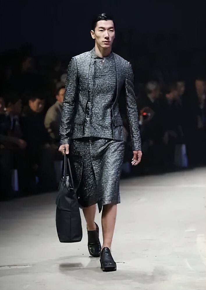 张亮在娱乐圈的四大话题:带娃上真人秀,厨艺好,离婚,儿子早恋