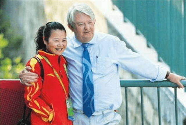 她曾是中国奥运冠军,嫁给外国人不改国籍,领奖时拒绝放外国国歌