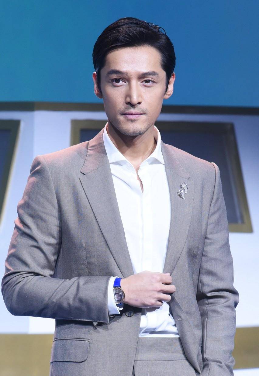 胡歌靳东,妥妥的演技派:中年大妈喜欢的男明星,难道没有颜值?