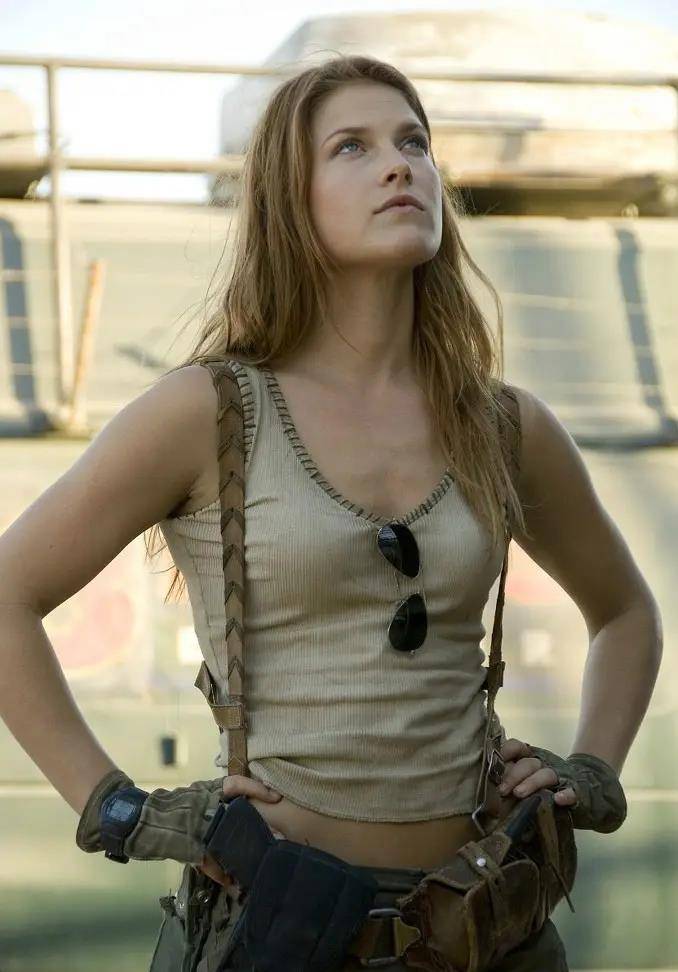 原创她是生化危机中身手矫健的克莱尔艾丽拉特性感而迷人