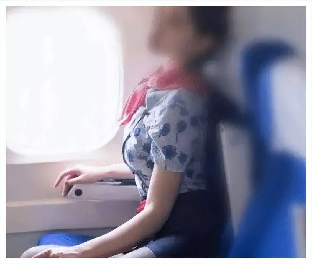 南航空姐飞机上拍内衣照遭开除二审败诉后就算被网暴也要发声