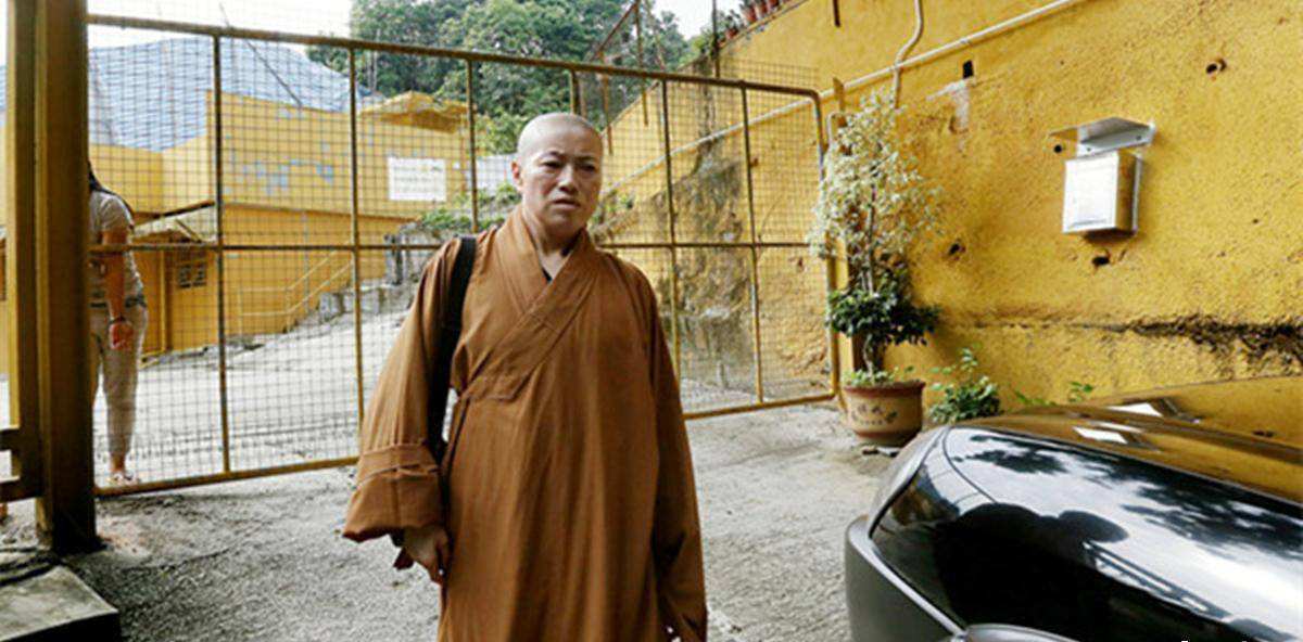 值得一提的是,释智定还花巨资买了两只宠物狗,这两只精致的狗狗吃的