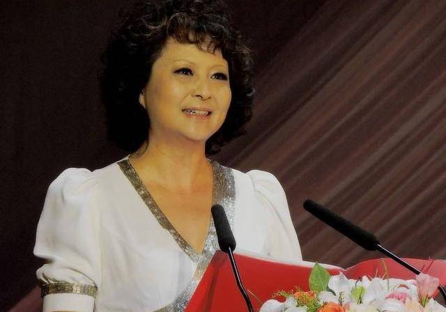 比如潘虹,刘晓庆,如今的李羚知名度不算高,这对于演员来说也许是一种