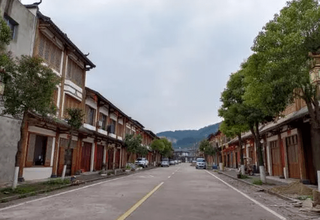 湖南一“有趣”的小镇，同一个小镇却由两个省管辖，共用一条街道