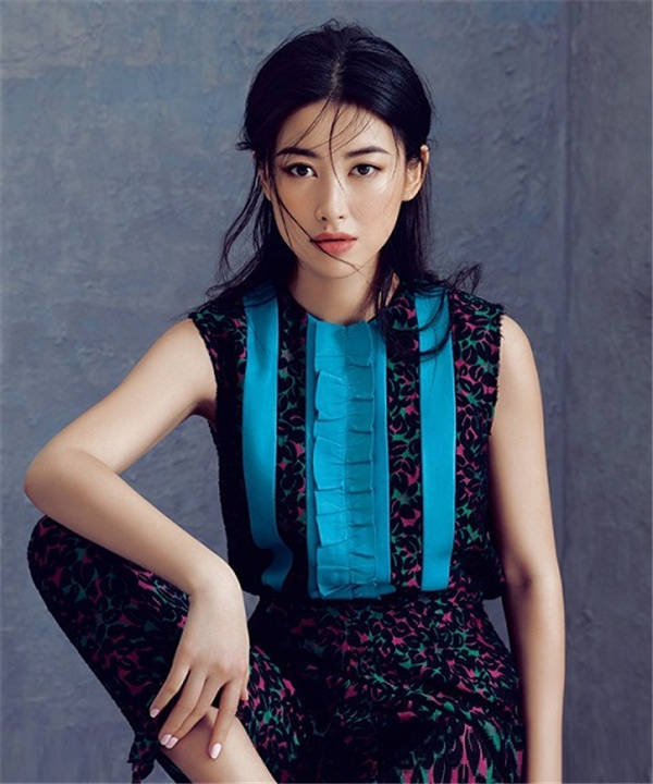 37岁朱珠嫁圈外人自身优秀背景深厚的她历任男友都是大佬