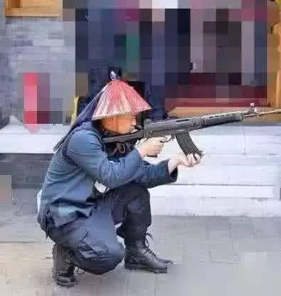 原创笑到肚子痛的穿帮镜头清兵穿皮靴我原谅你了拿个冲锋枪吓唬谁