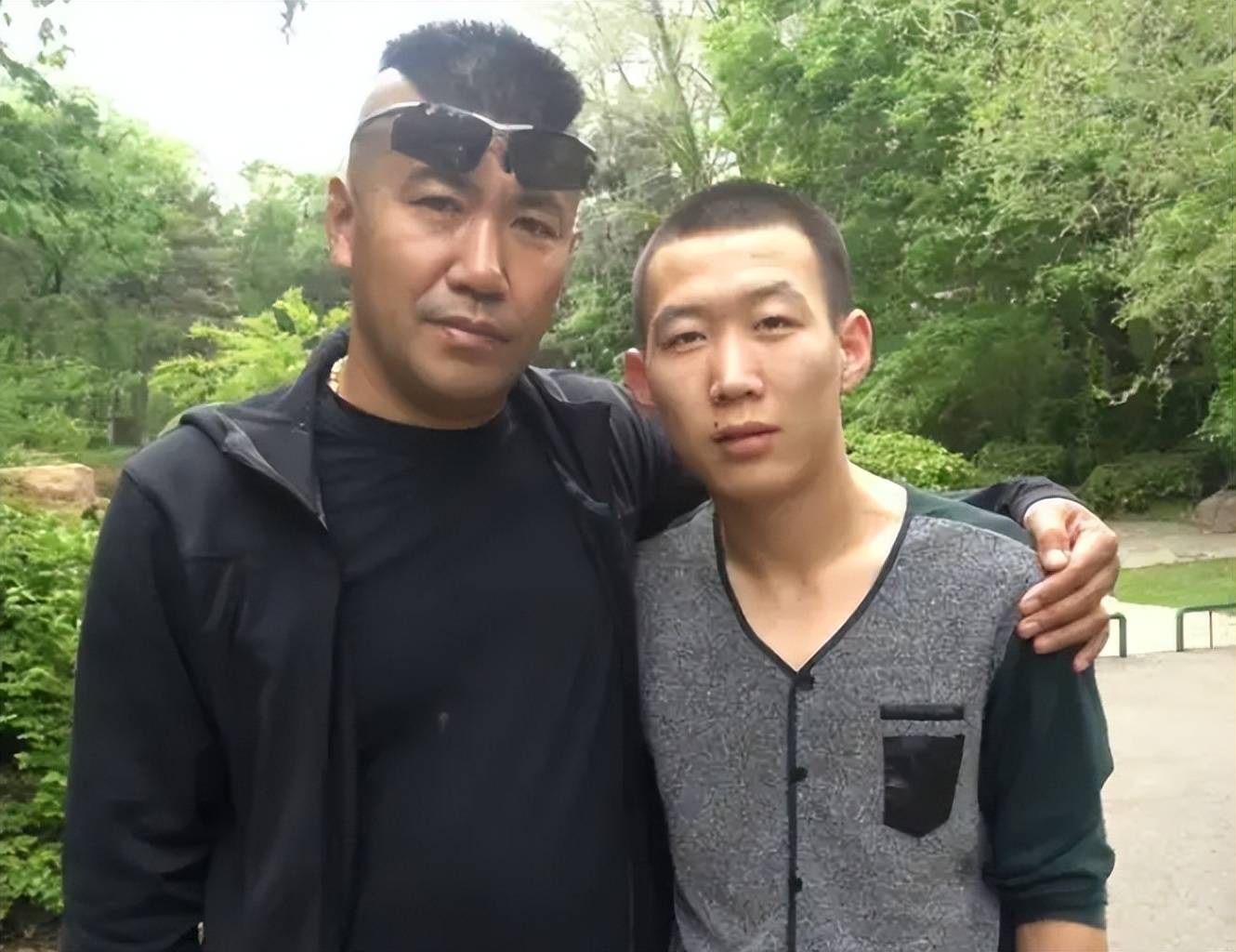 网红舞帝利哥起诉徒弟小白龙,官司败诉,倒赔对方10万,宣布停播