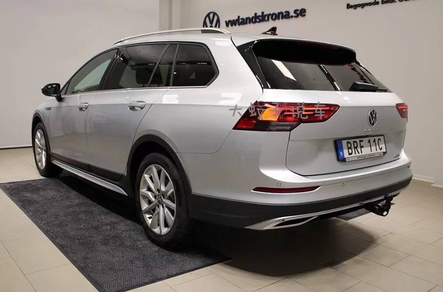 大众高尔夫alltrack曝光跨界休旅风贯通日行灯15t四驱