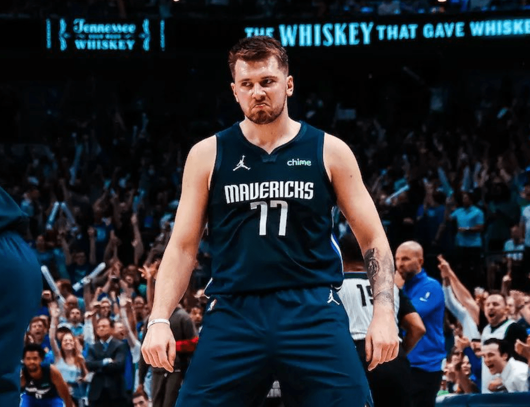 东契奇怒砍准三双,率队冲向抢七大战_达拉斯小牛队_比赛_太阳队