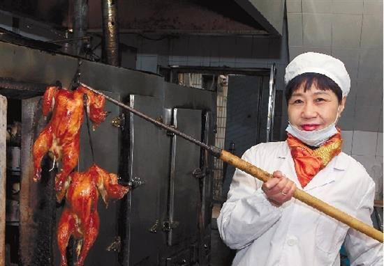 排队1小时，买鸡20秒，杭州人最爱，为什么外地游客吐槽不好吃