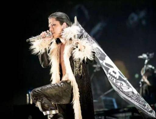 库洛洛原型娱乐圈真女装大佬神仙颜值的国外摇滚大神来了