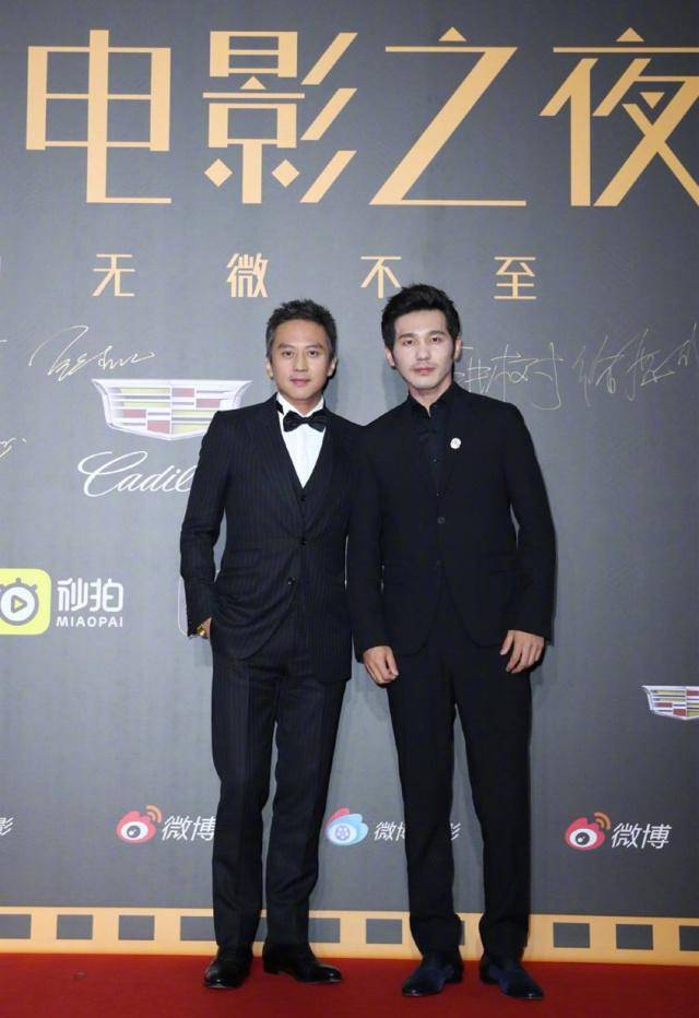 而看到《银河补习班》中邓超和白宇的合照，不禁大呼两人今天是“翻车”