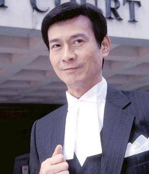 原创73岁郑少秋近照三任老婆四个女儿把小17岁娇妻宠成公主般