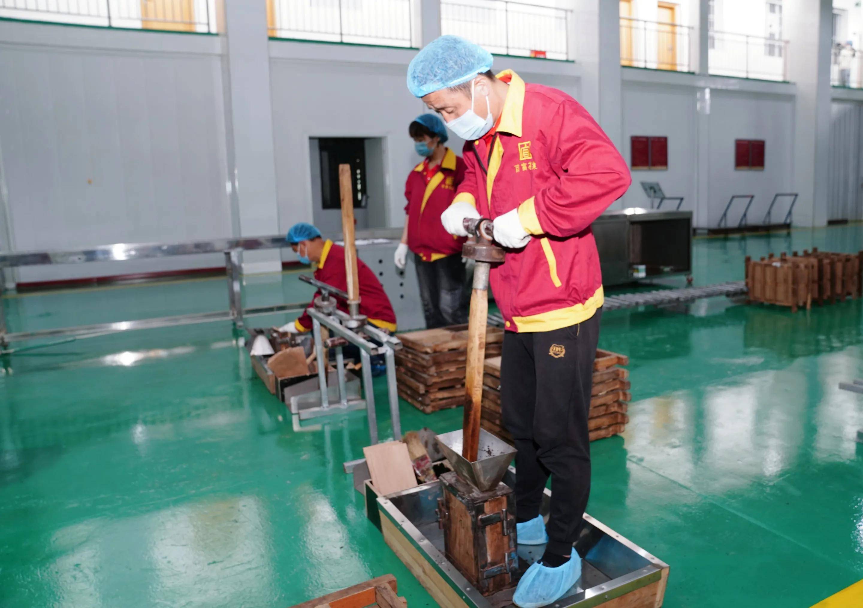 第三届陕西网上茶博会走进泾阳探访茯茶之源和制作工艺