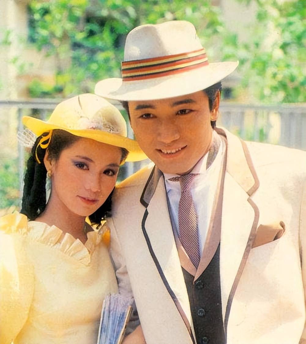 26岁翁美玲自杀:一生都在自毁,光芒之下,她到底有多凄凉?