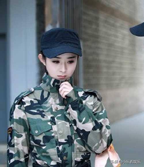 原创赵丽颖我穿军装照最美杨幂我最英气杨紫都不要说话