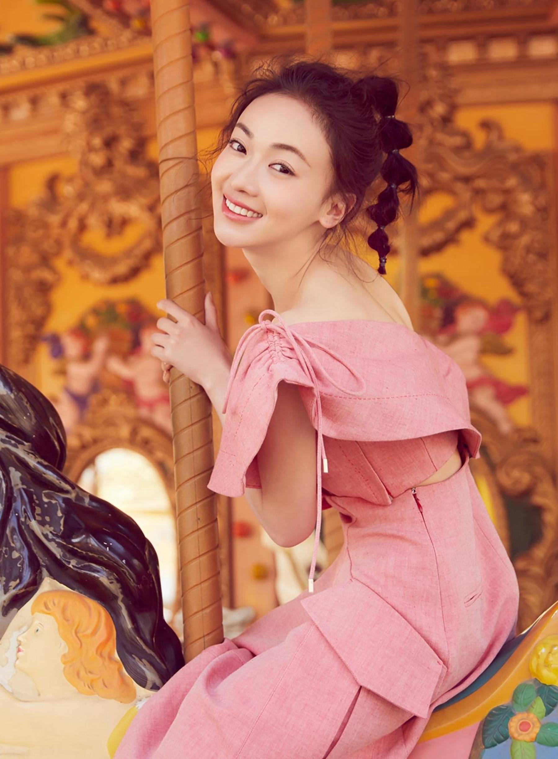 出门跟6个贴身助理30个保镖,被电视批评后,她仍"屡教不改"_吴谨_时候