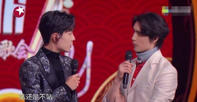 肖战阿云嘎节贴身热舞粉丝尖叫声此起彼伏画面太美不敢看