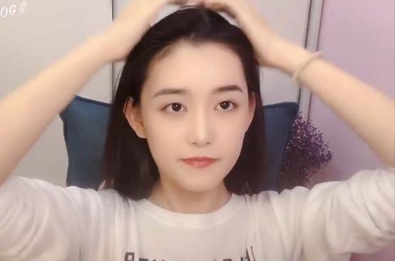 蒋依依分享化妆教程,当看到妆前妆后的对比,网友:不愧是明星!