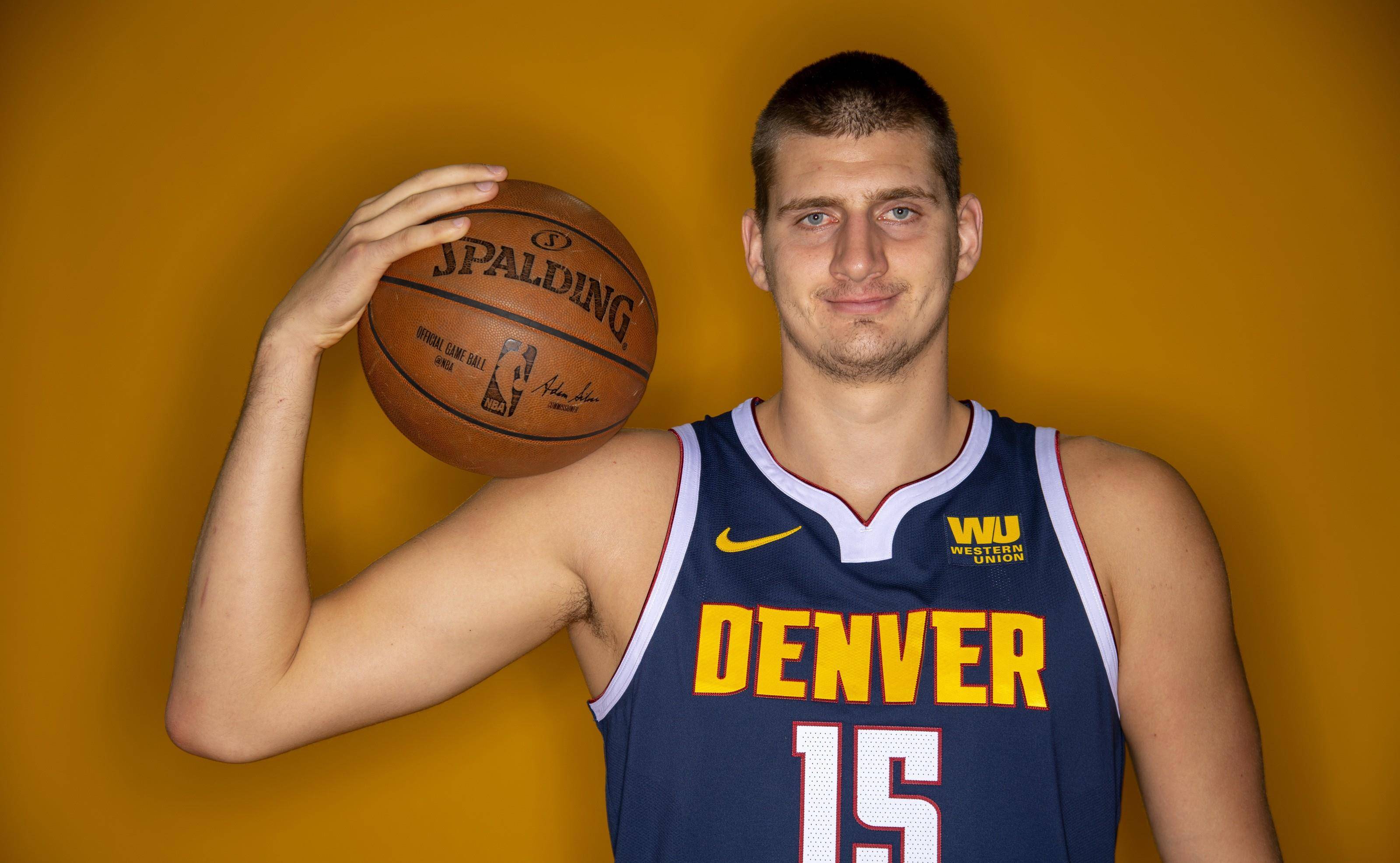 丹佛掘金队中锋尼古拉·约基奇被评为2022-22赛季nba最有价值球员说球