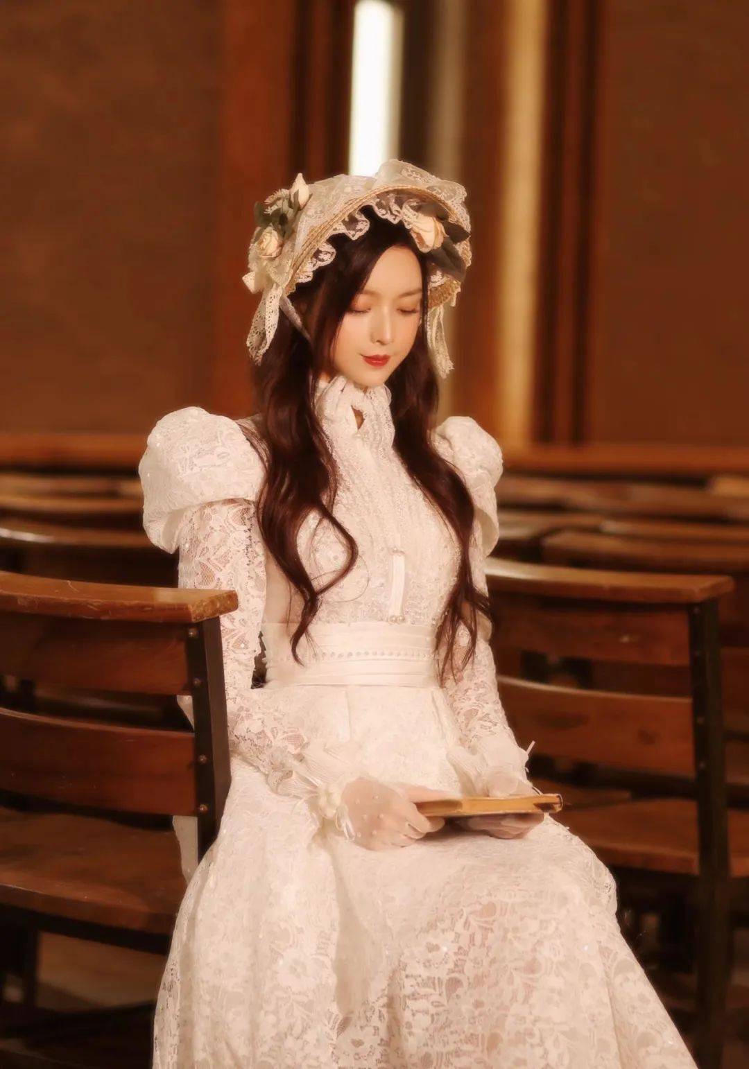 可爱教主叶熙祺最新写真新鲜出炉 洛可可复古风氛围感拉满_气质_lpl