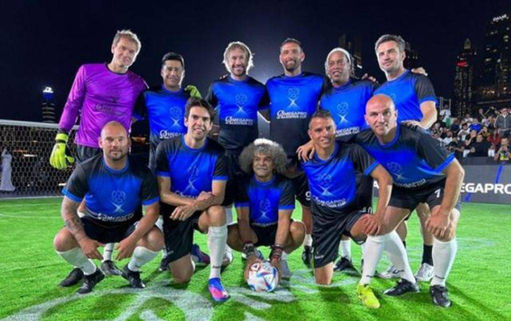 足坛7大传奇聚会!卡卡巨帅,菲戈冻龄,小罗身体情况令人担忧