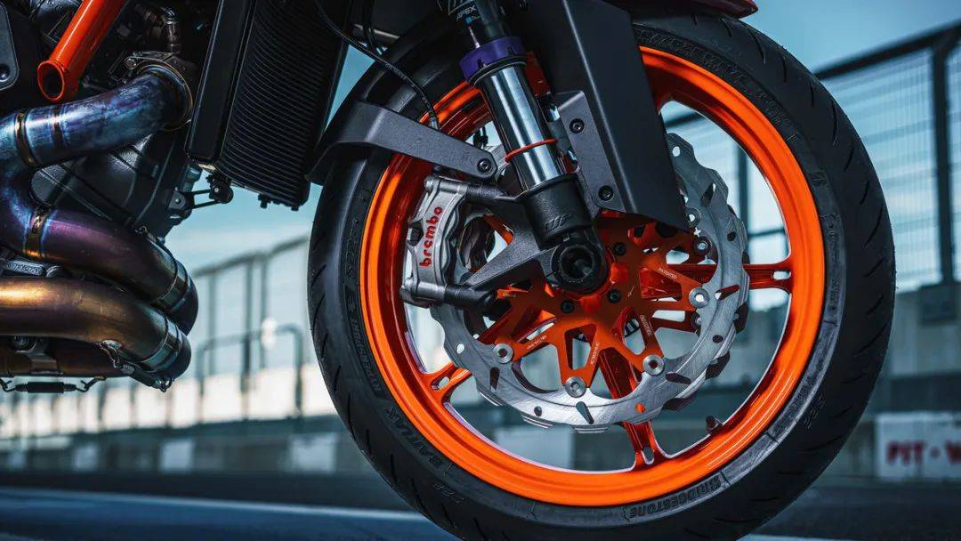 不差钱就这么玩进口公升街车pk