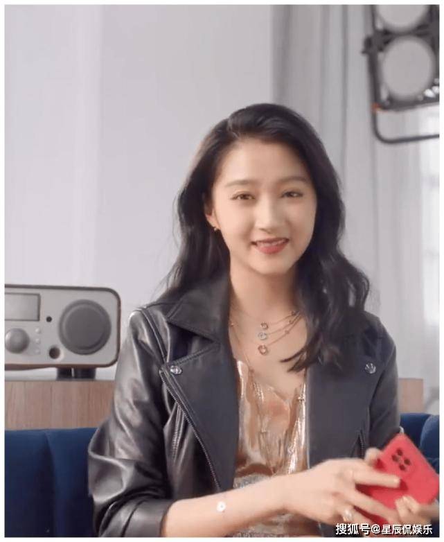 可是在时尚感这一块,随着年龄的逐渐长大,关晓彤真是越发的有魅力