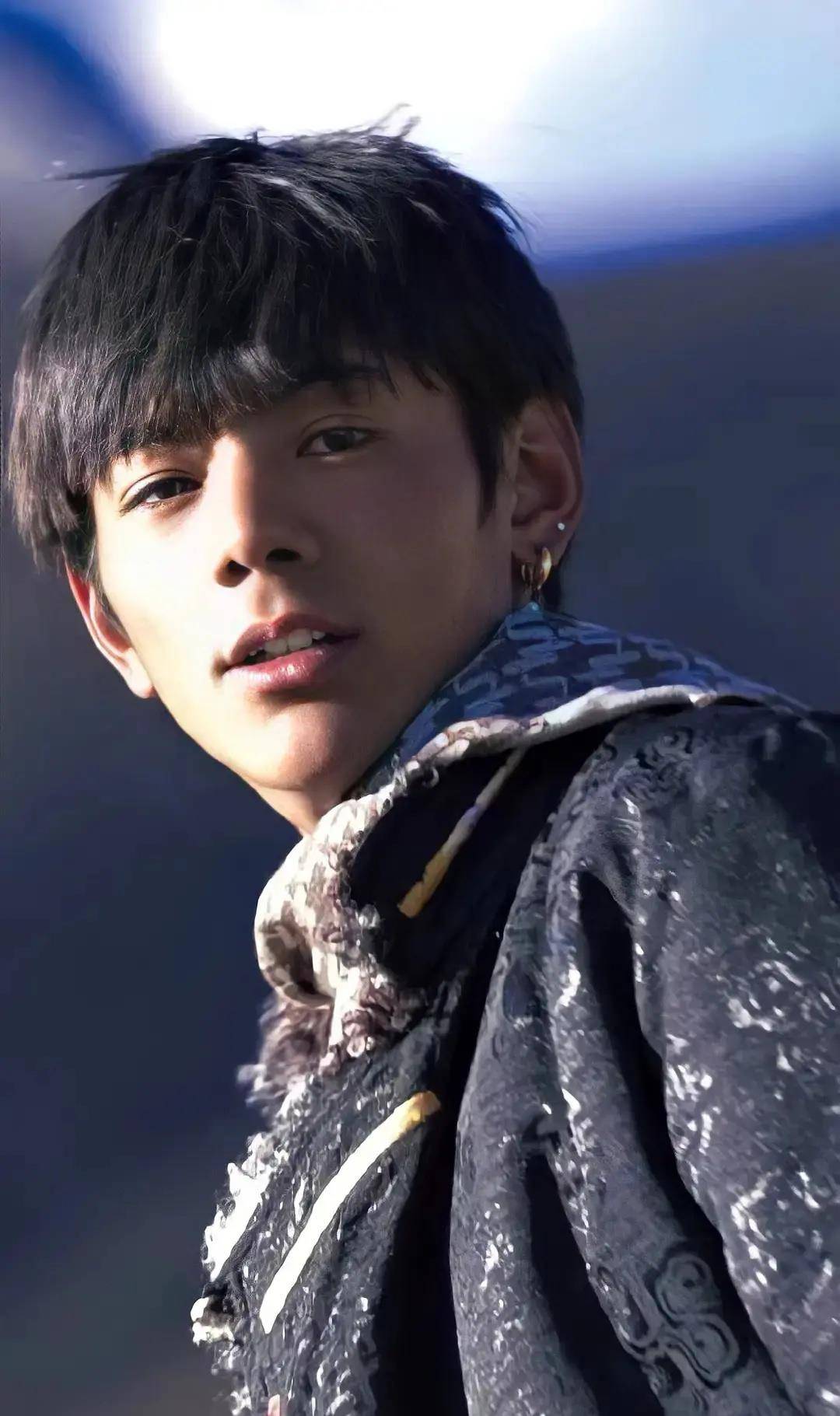 原创草根男孩丁真爆红背后不为人知的故事他背后的男人该曝光了