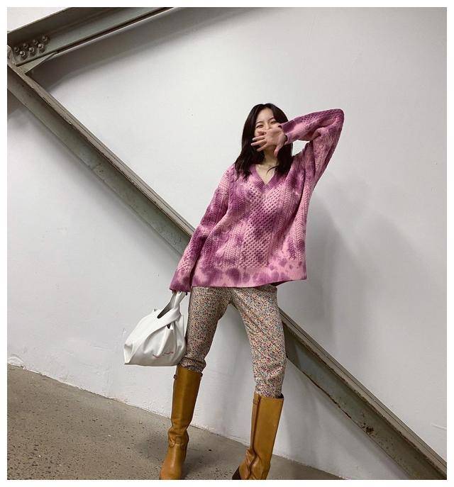 泫雅土味时尚又营业 花秋裤配深v花毛衣 性感小野马冬日又回归 颜色 泛雅 效果