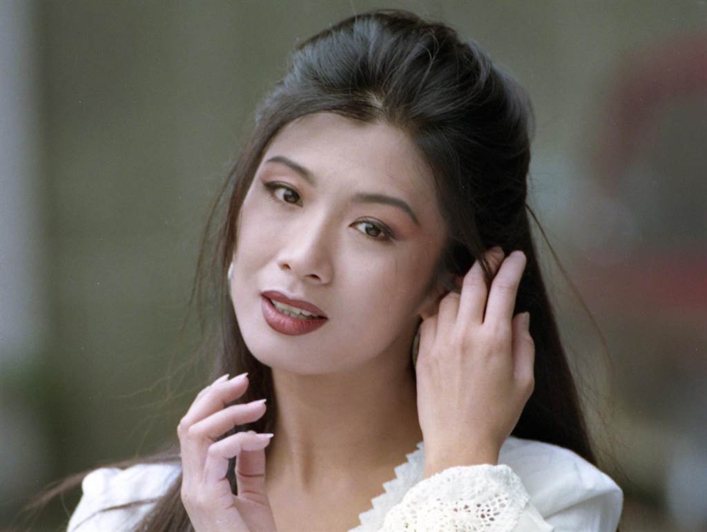 这3位"叫不上名"的女港星,年轻时的颜值惊艳世人_李婉华_吴家丽_周嘉