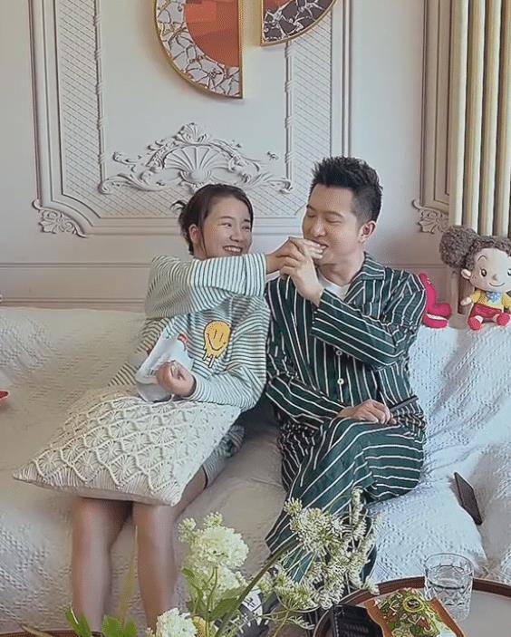 和演员艺人不同,红果果和绿泡泡结婚后一直十分低调,鲜少在社交平台上