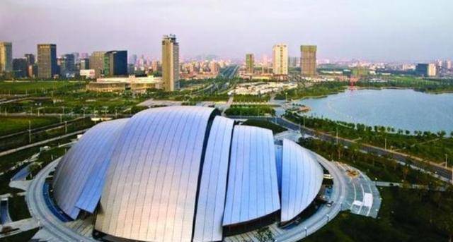 淮南超奇葩建筑，造型跟球拍一模一样，耗资近3亿引人瞩目