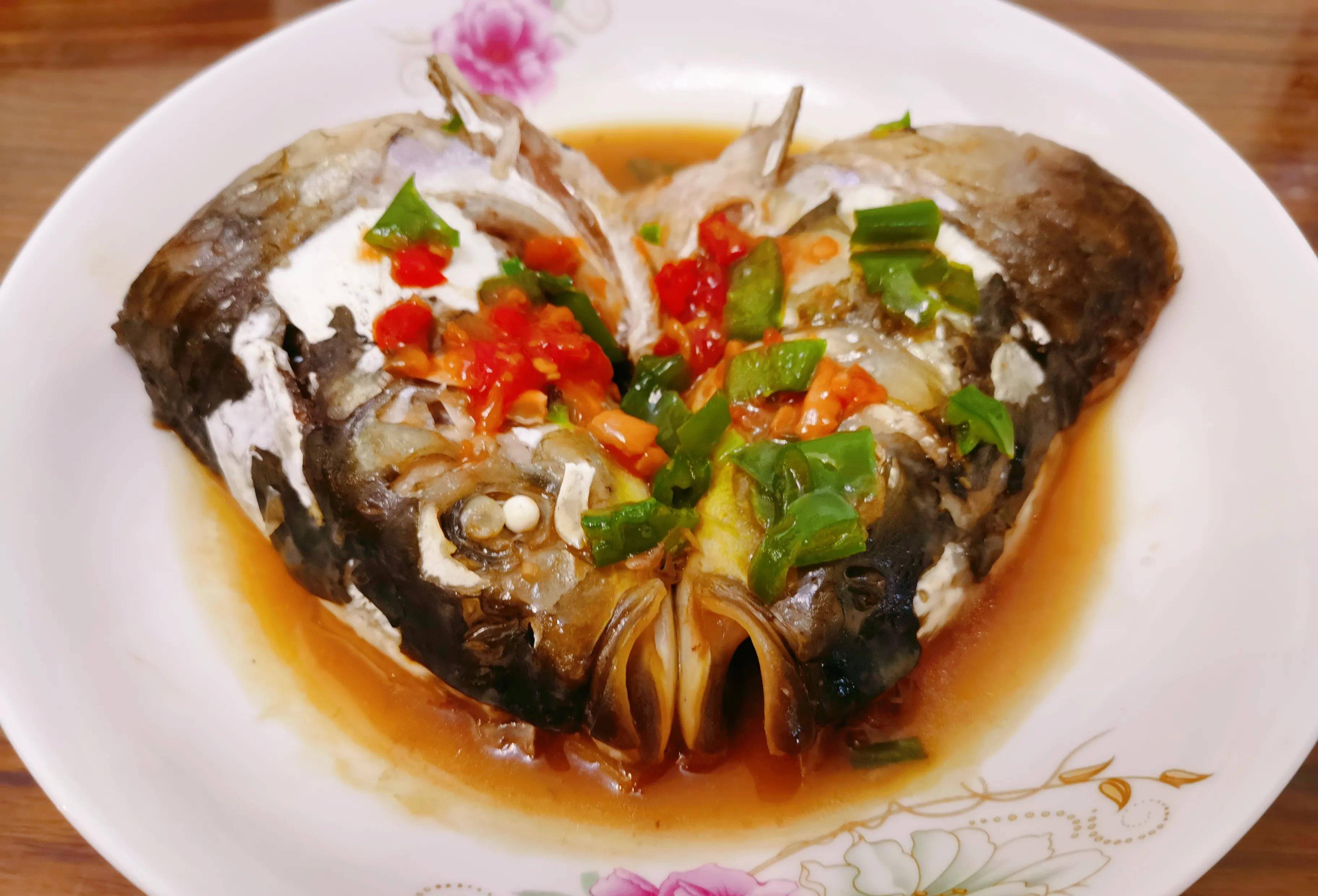 水库鲩鱼头红烧黄花鱼煎墨鱼饼以前都是在外面买包子吃,现在生活慢