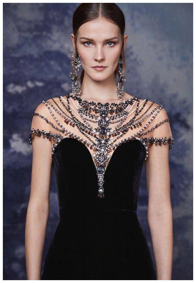 一般人穿不起,明星却很喜欢_珠宝_装饰_礼服