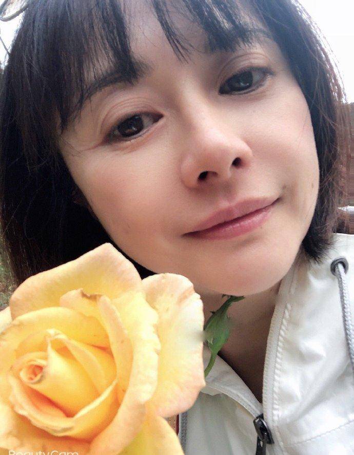 何美钿潮州农村老家庆生,童颜不复从前,小师妹息影后感情成谜