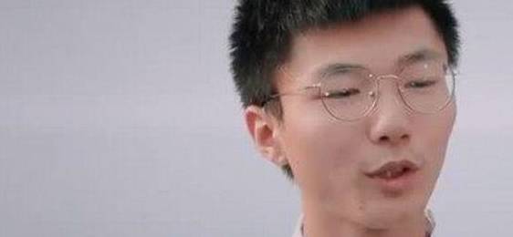 原创
少年说:男孩控诉爸妈秀恩爱,却被妈妈说是电灯泡,果然是亲生的