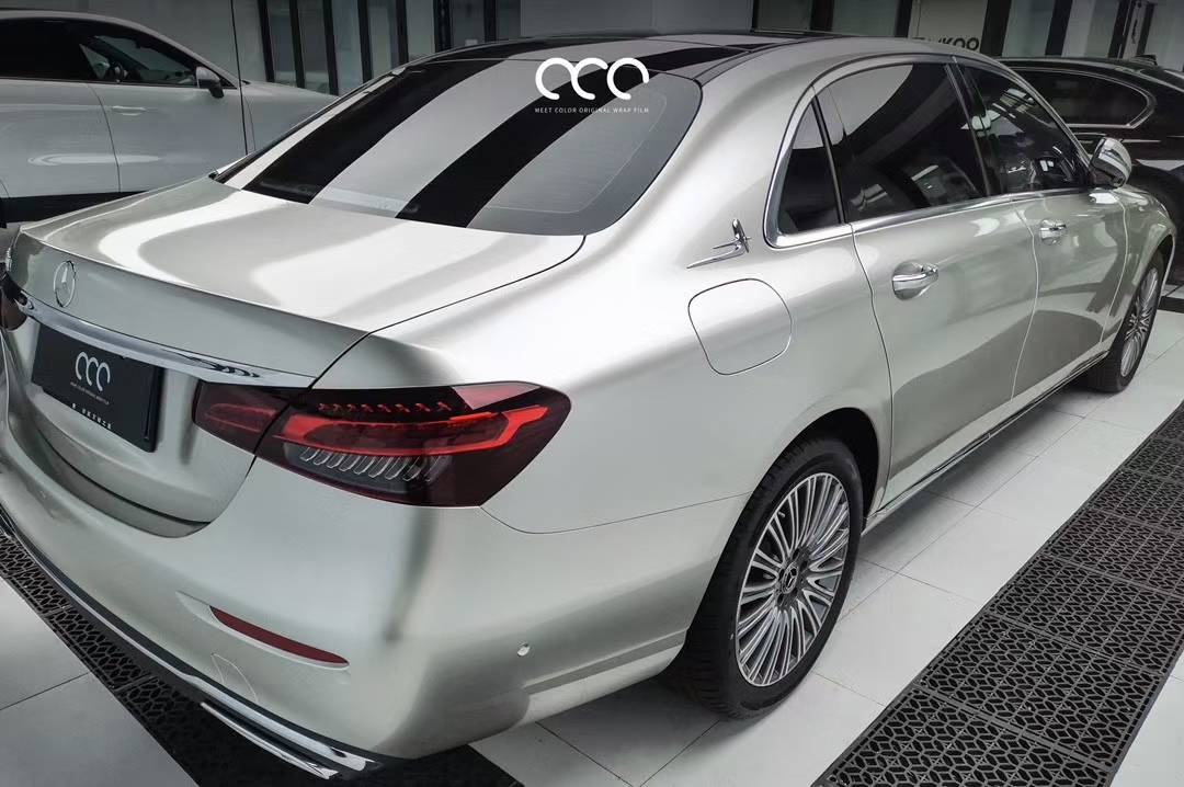 奔驰e300l漫彩改色膜pet迈巴赫香槟金