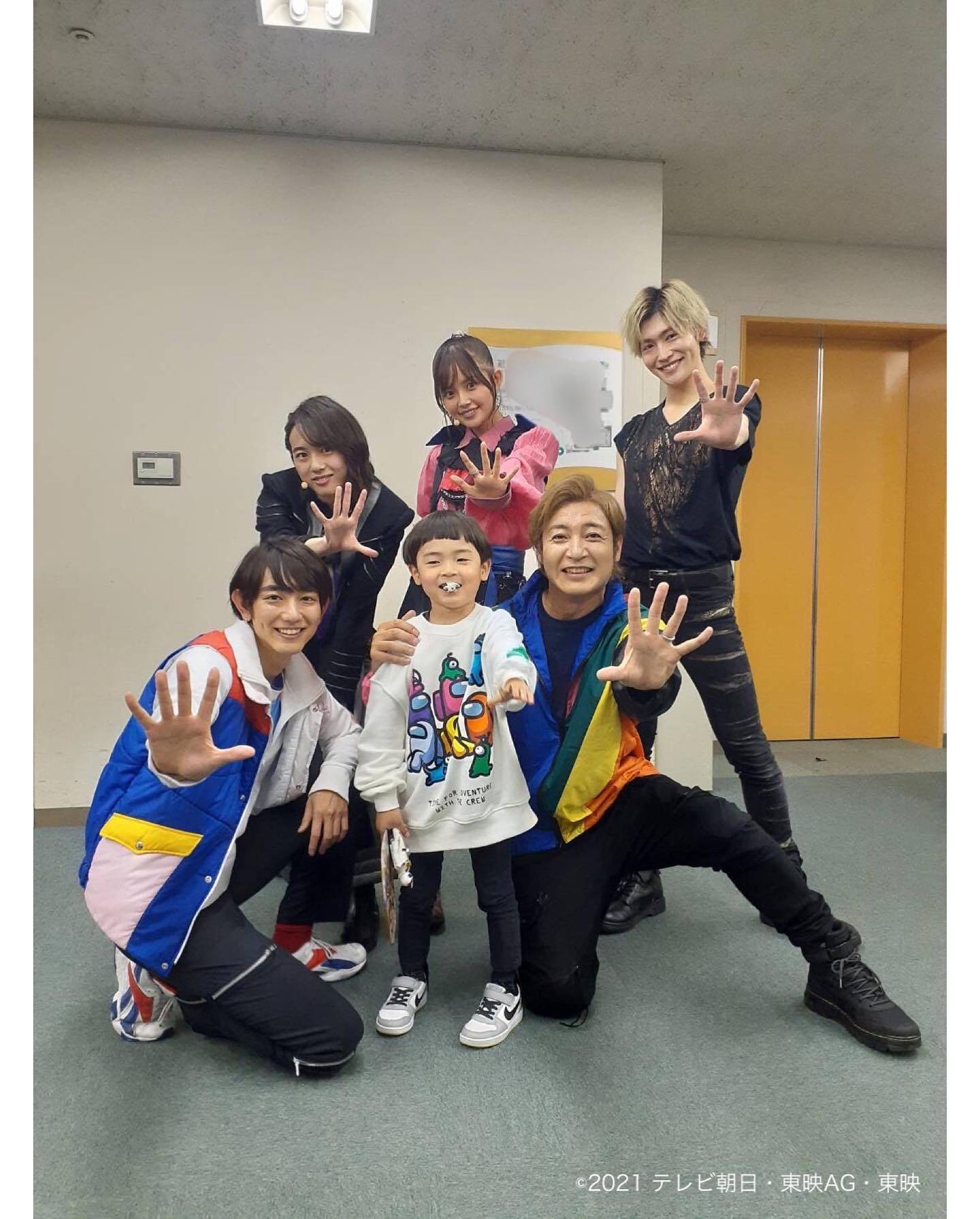 鹤野刚士晒长子毕业照片网友纷纷留言太帅了建议子承父业