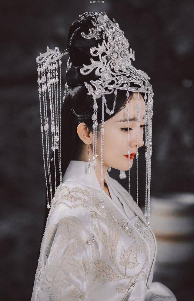 原创白浅大婚造型撞完杨紫锦觅张钧甯银容杨幂又自己撞衫自己