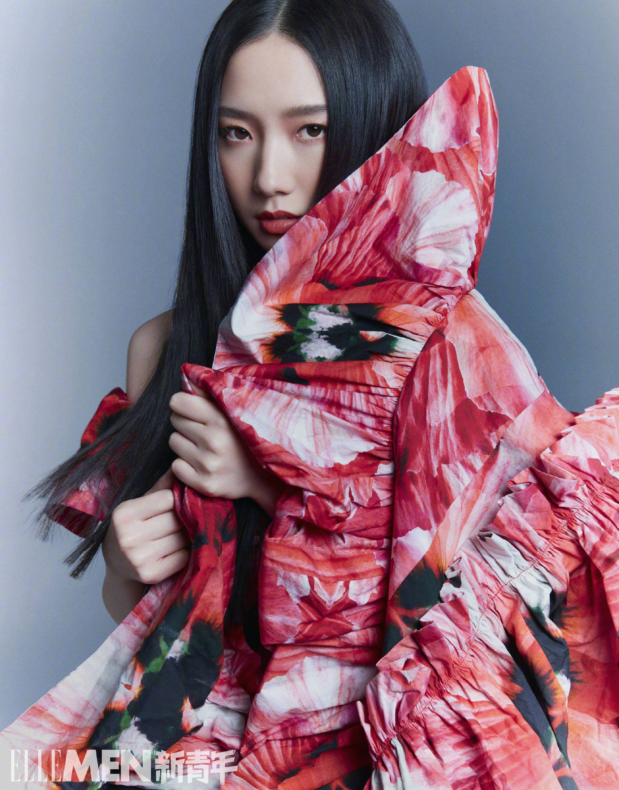 孟美岐两大时尚大刊霸气来袭厚重公主切刘海难驾驭御姐范十足